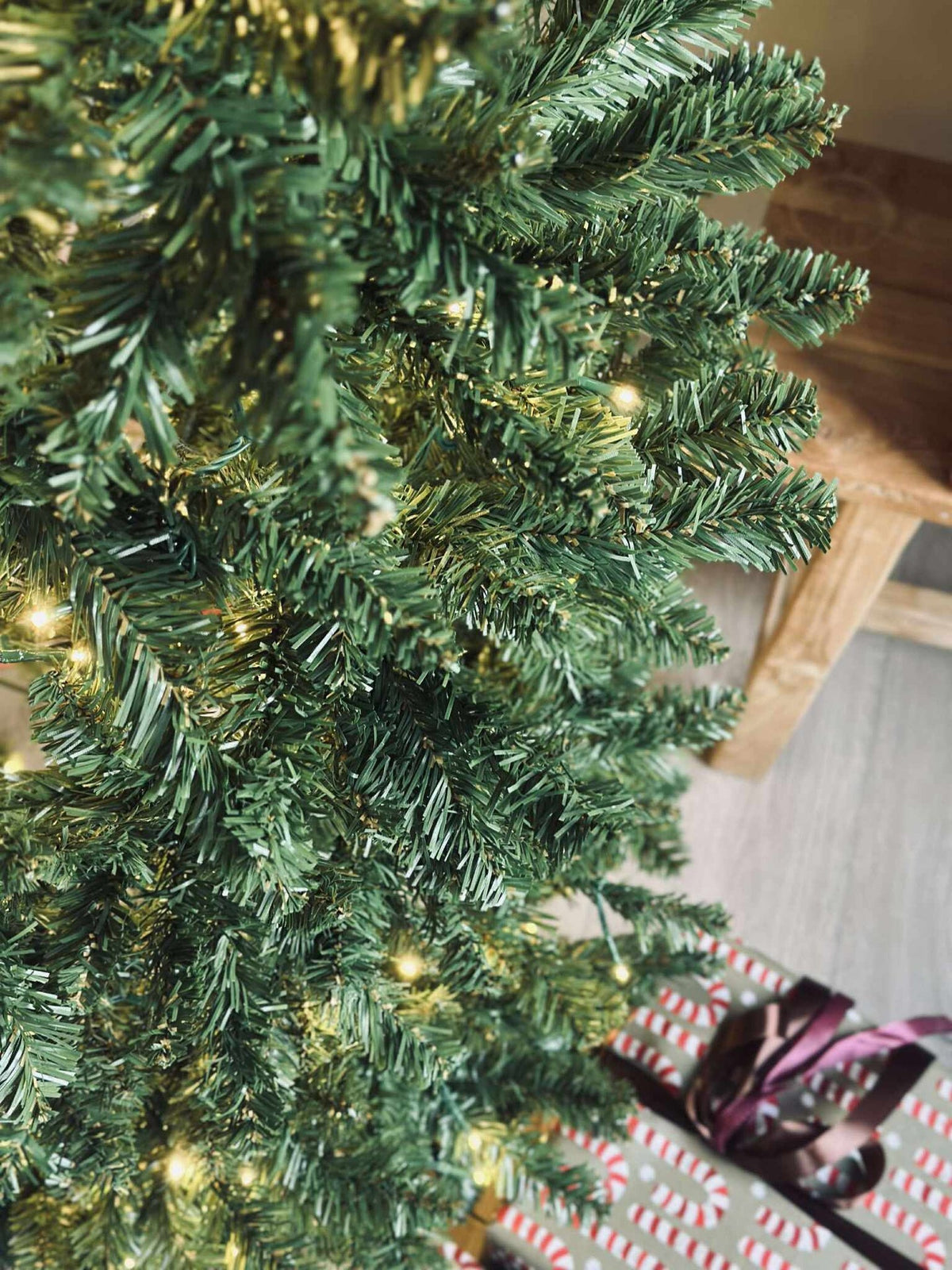 Kerstboom met lichtslinger