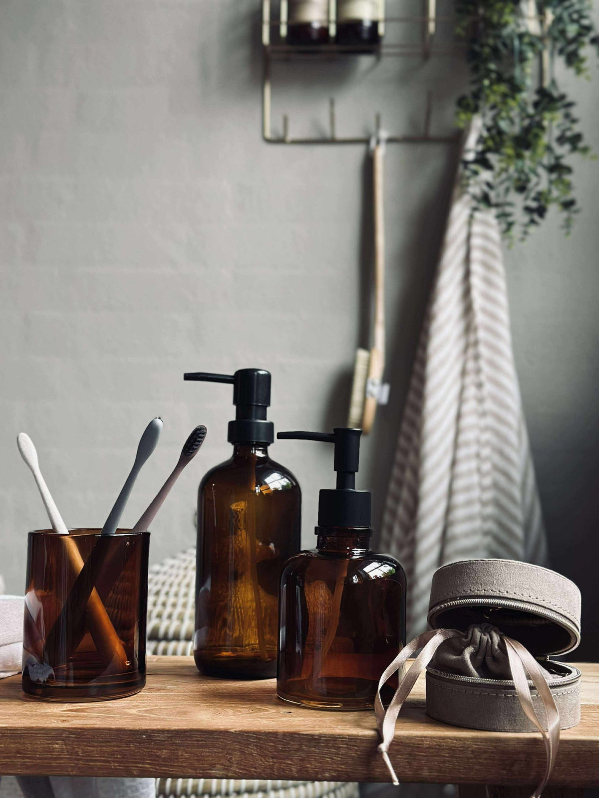 Dispenser met pompje - Bruin glas