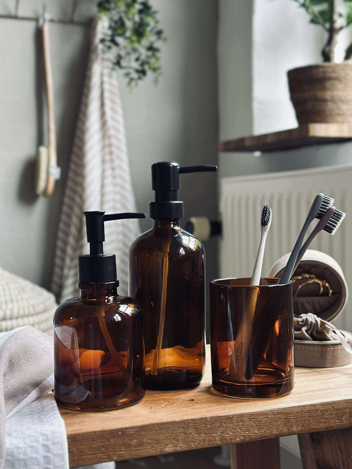 Dispenser met pompje - Bruin glas