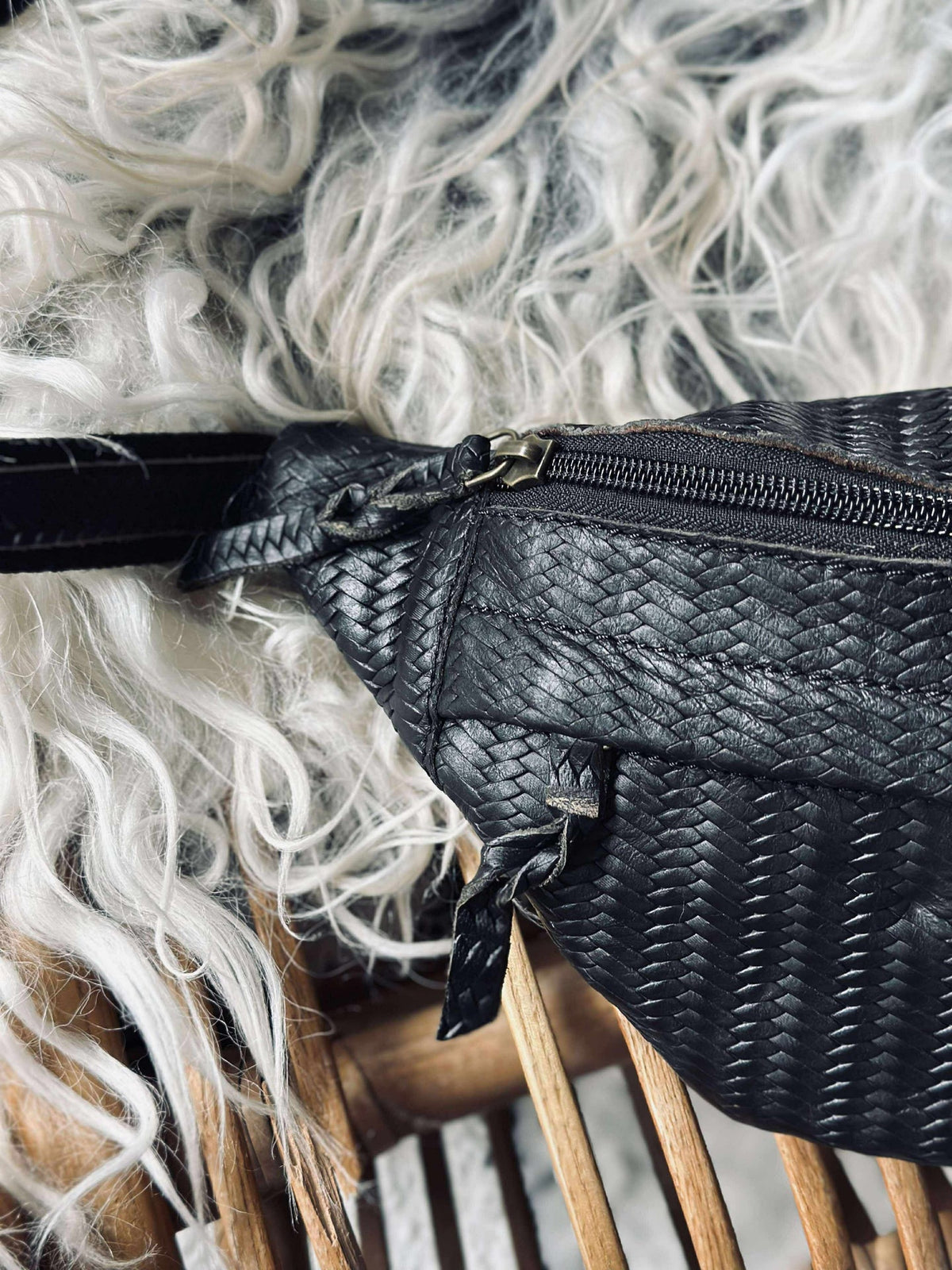 Bumbag Tasha - Zwart gevlochten