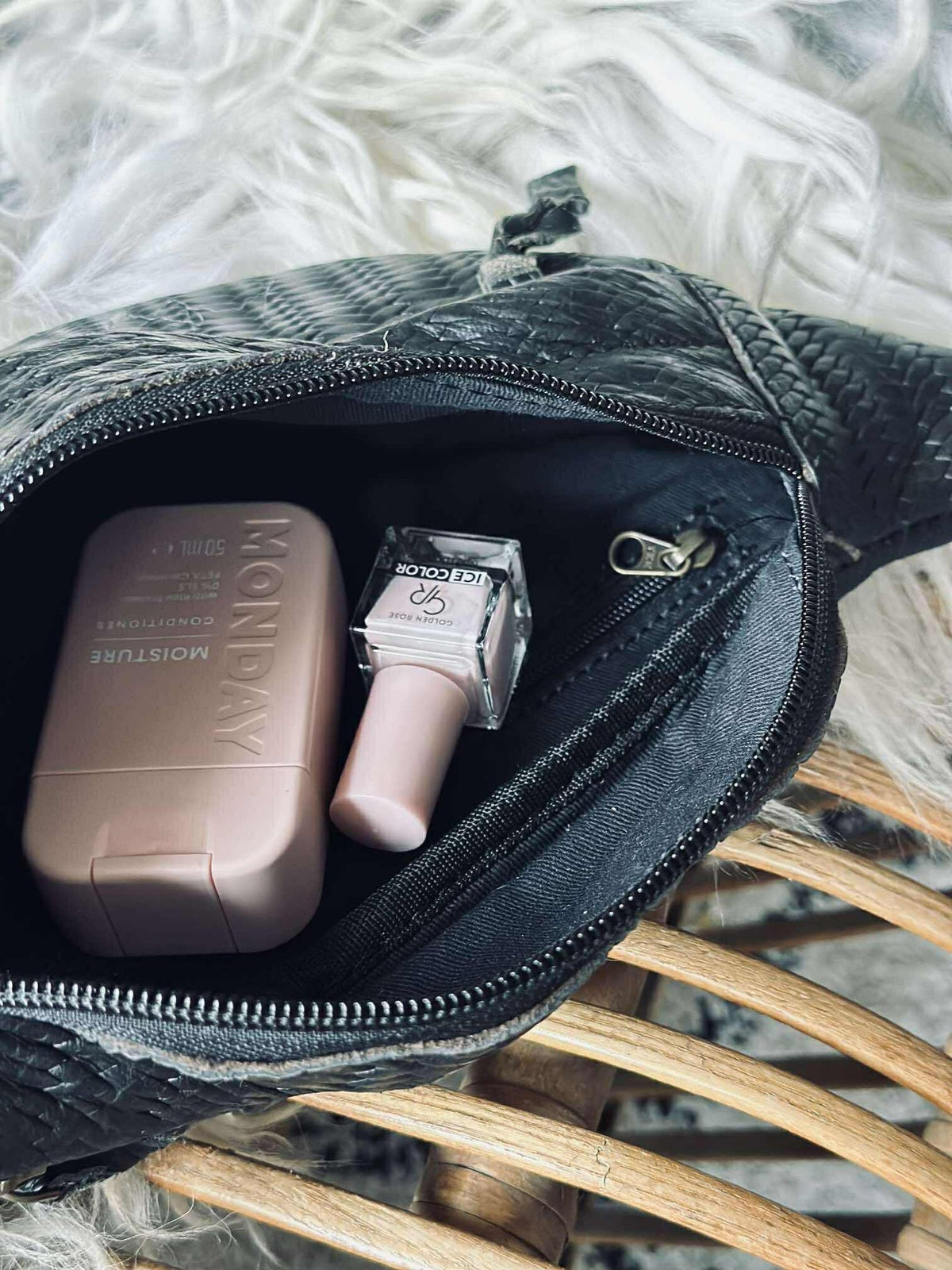 Bumbag Tasha - Zwart gevlochten