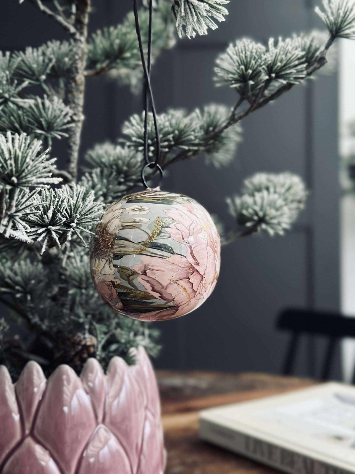 Kerstbal - metal flower
