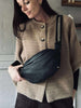 Bumbag met goudkleurige ketting op de schouderriem