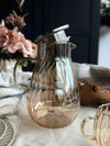 Glazen karaf met ribbels