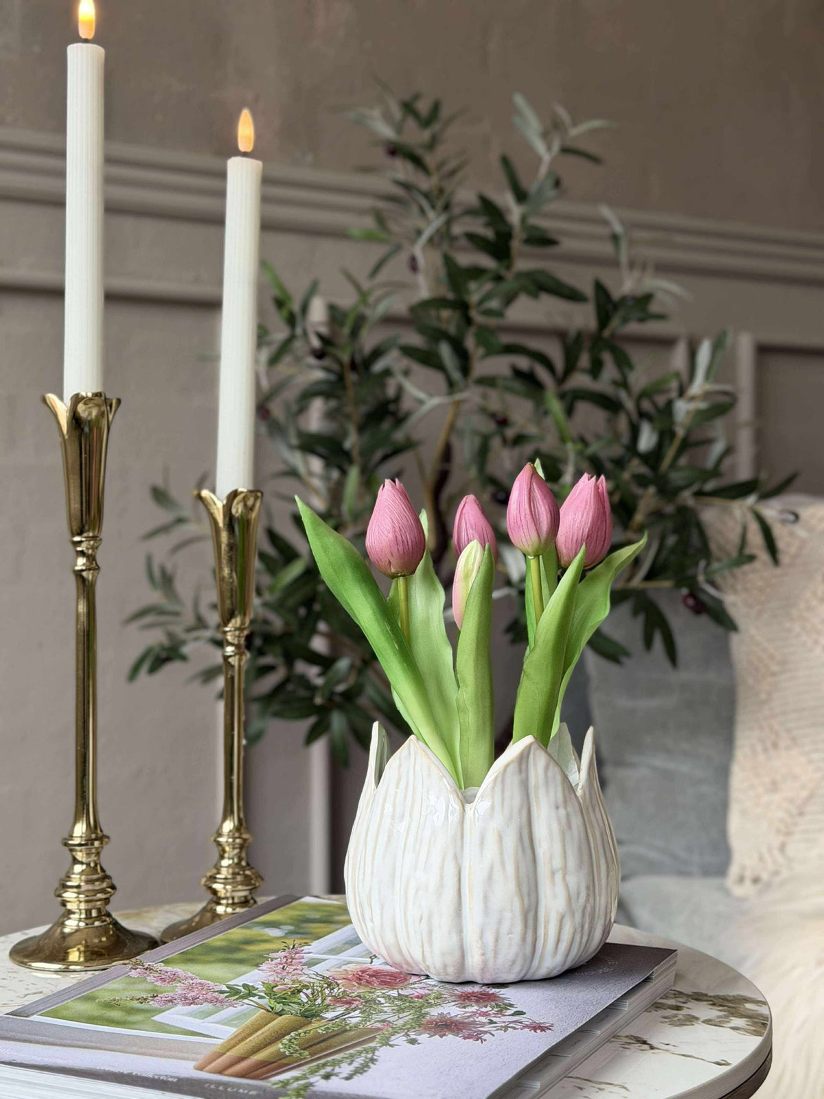 Tulip in pot - Donkerroze