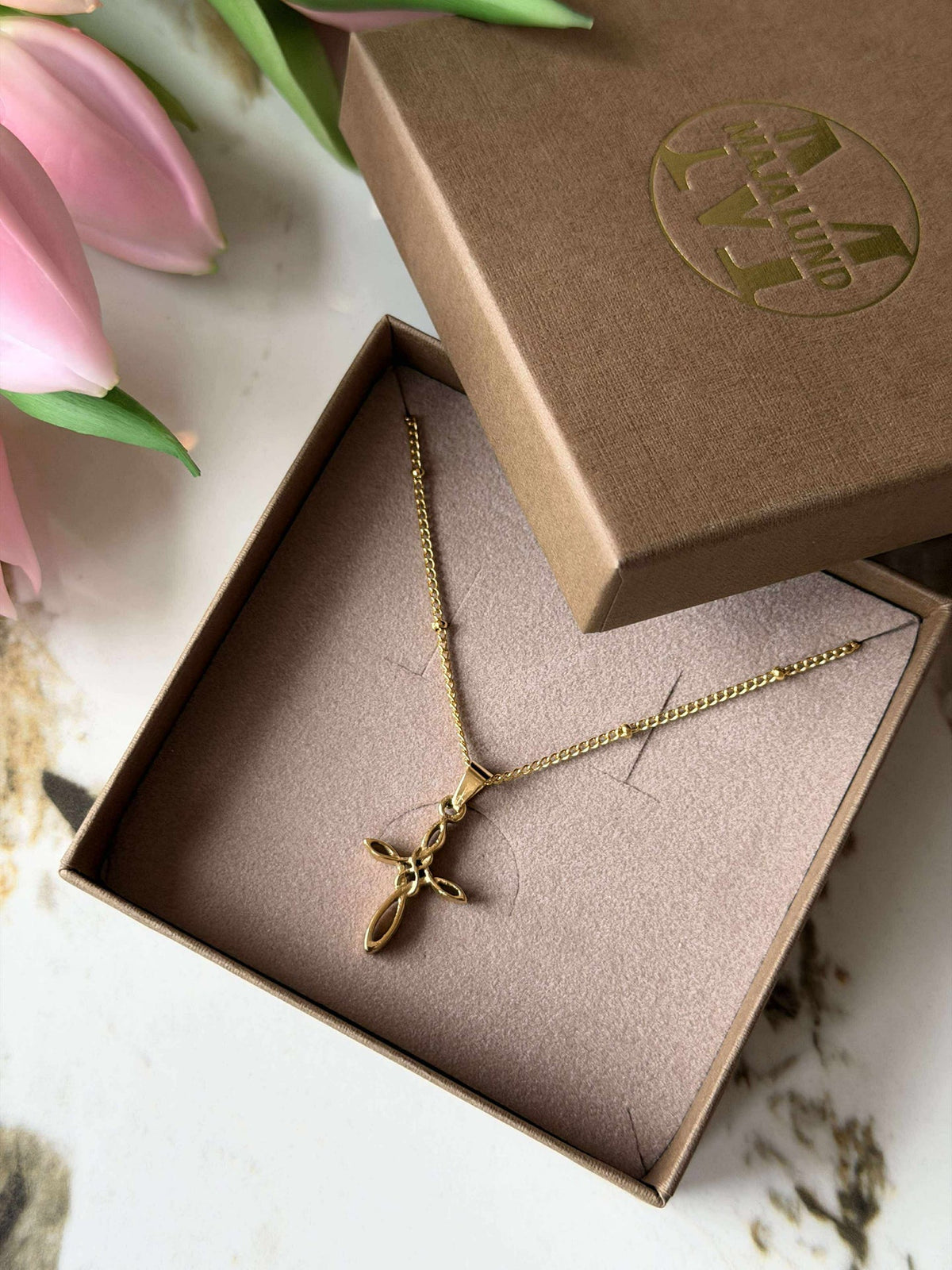 Ketting met kruis Sapphira - verguld