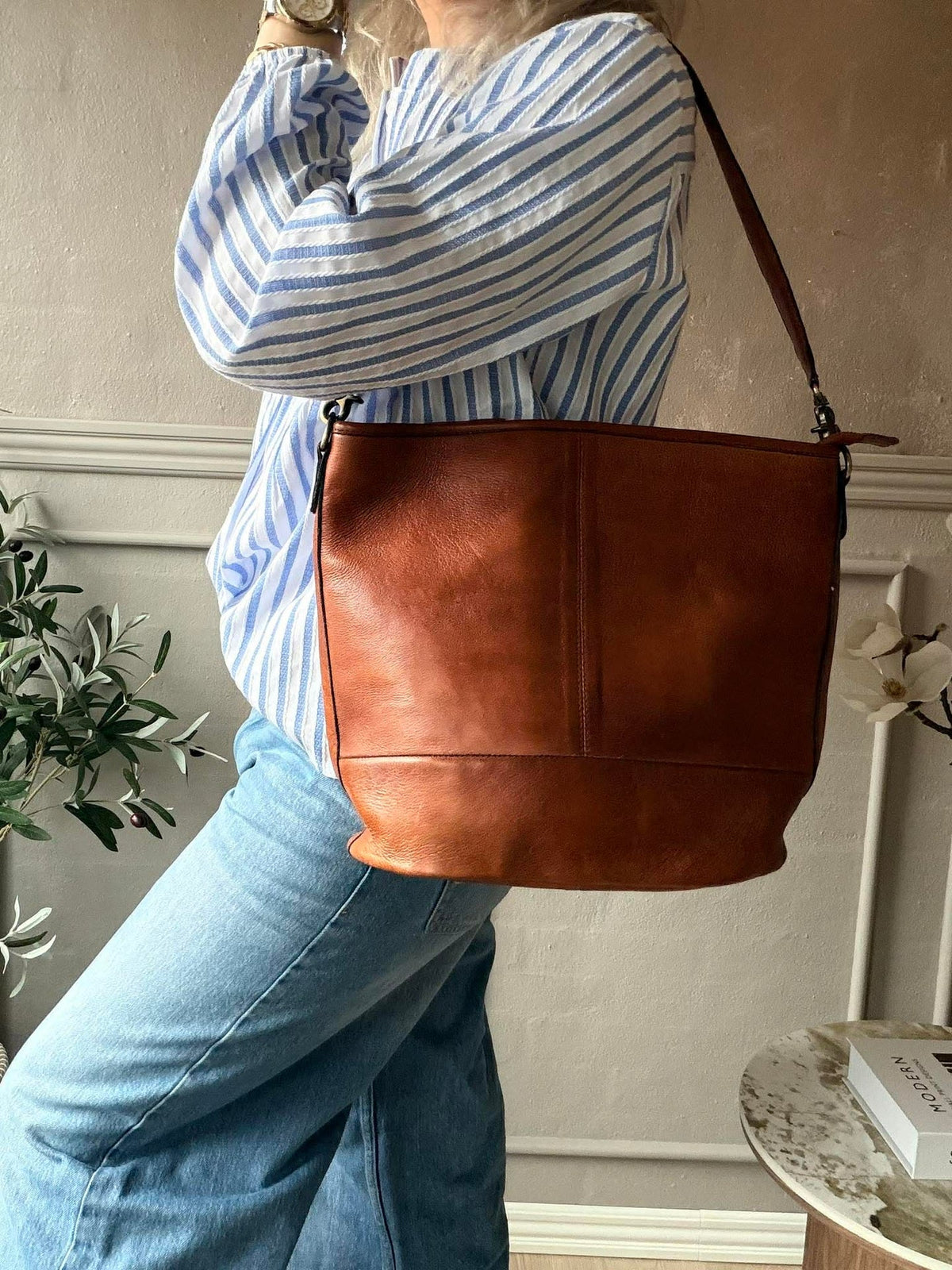 Schoudertas Nomi walnut