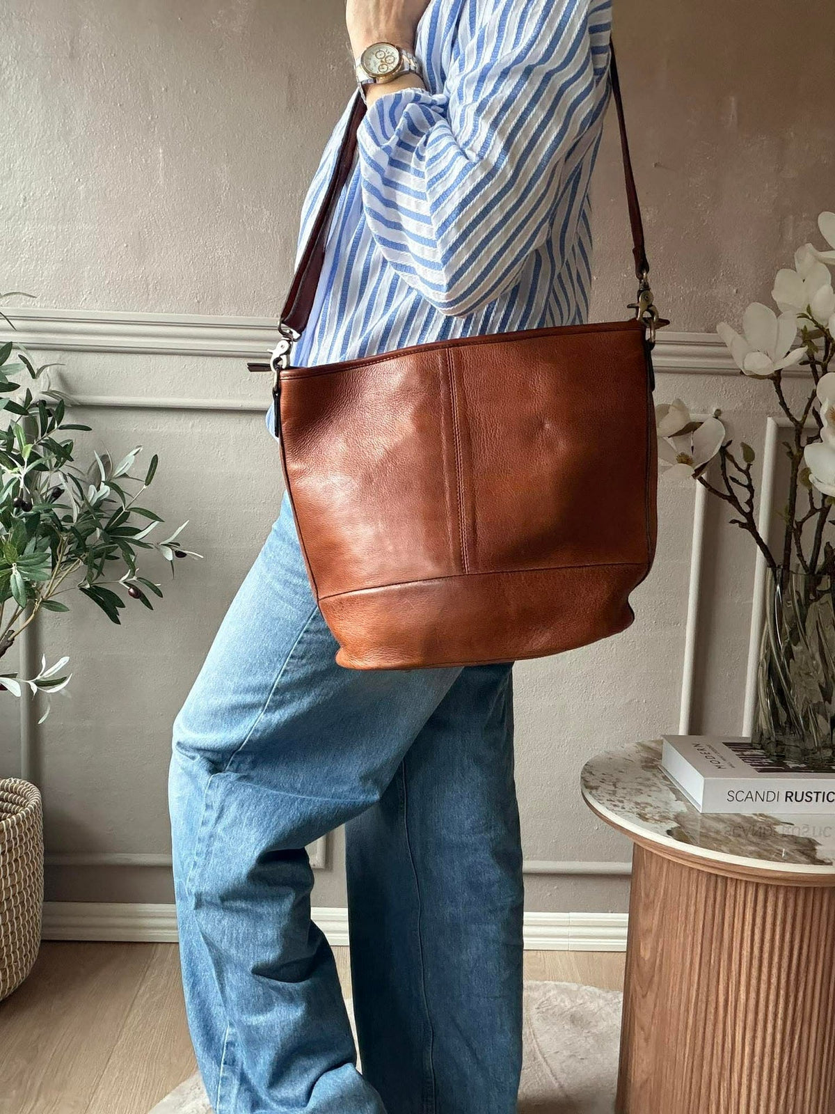 Schoudertas Nomi walnut