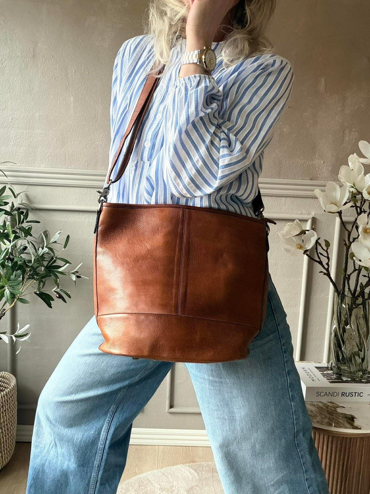 Schoudertas Nomi walnut