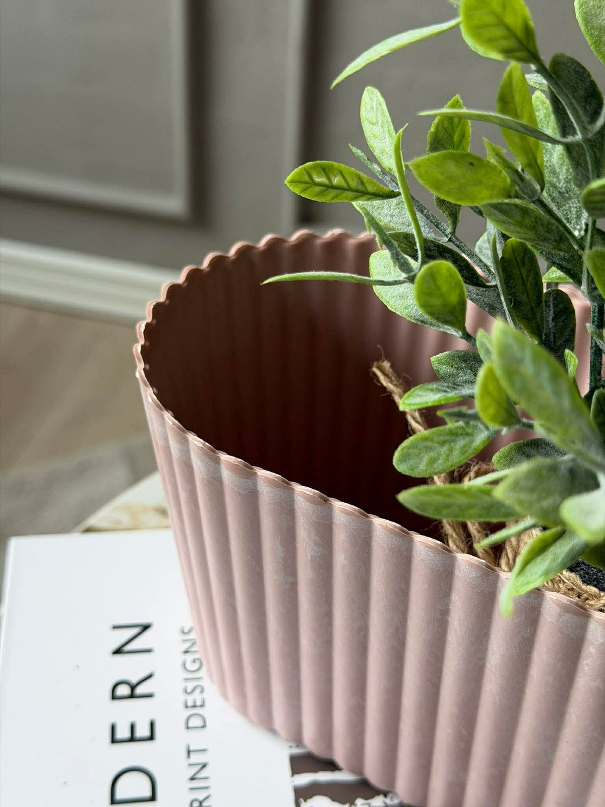 Langwerpige pot in betonlook - Rosa