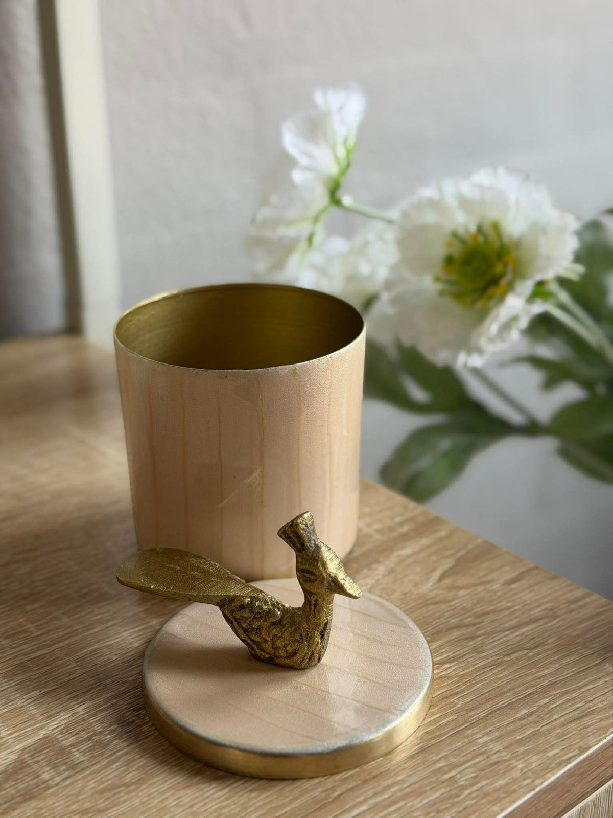 Pot met deksel – Beige met vogeltje in goud