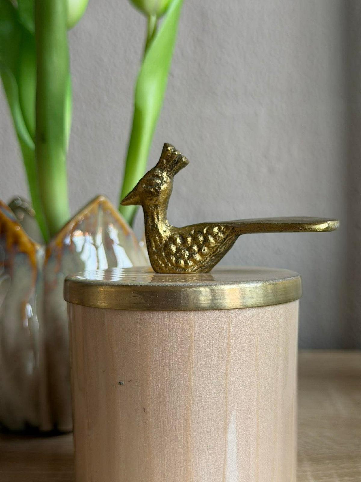 Pot met deksel – Beige met vogeltje in goud