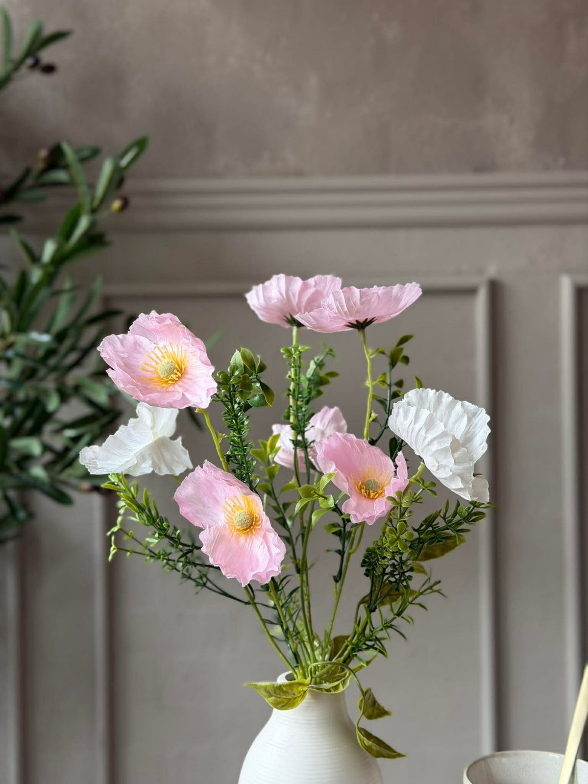 Bloemen in witte vaas - Meerdere kleuren