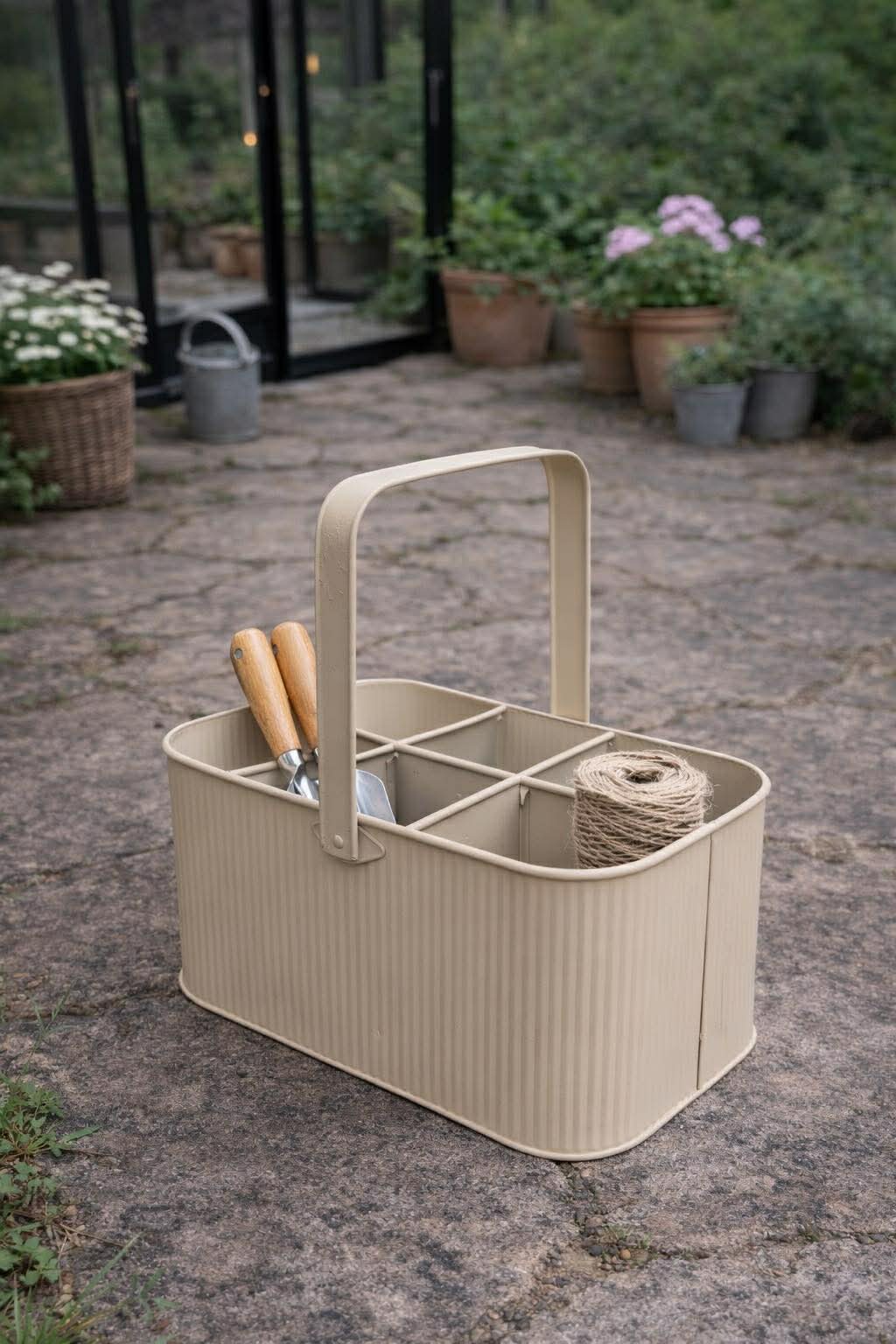 Mand met handvat - beige metaal
