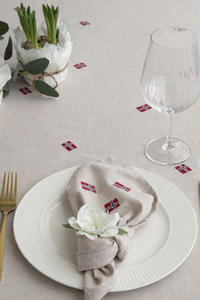 Mondservetten met Noorse vlaggen – 4 stuks
