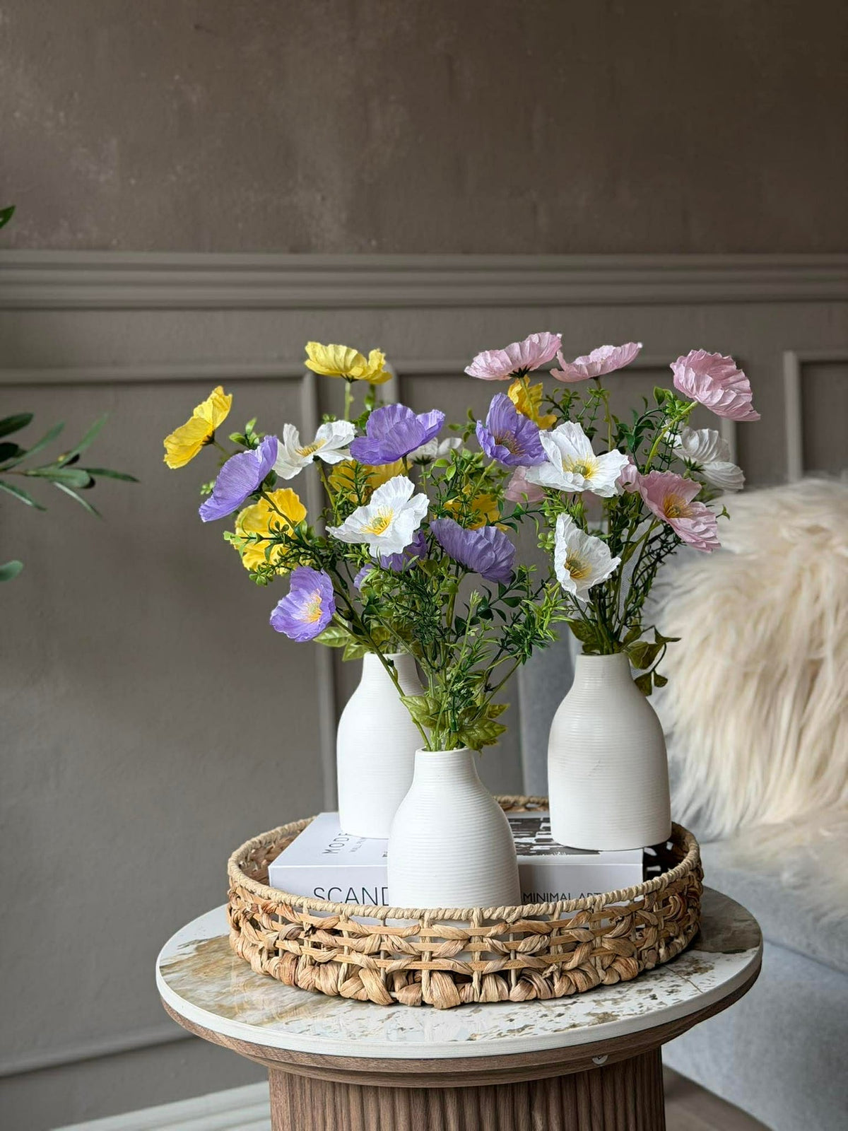Bloemen in witte vaas - Meerdere kleuren