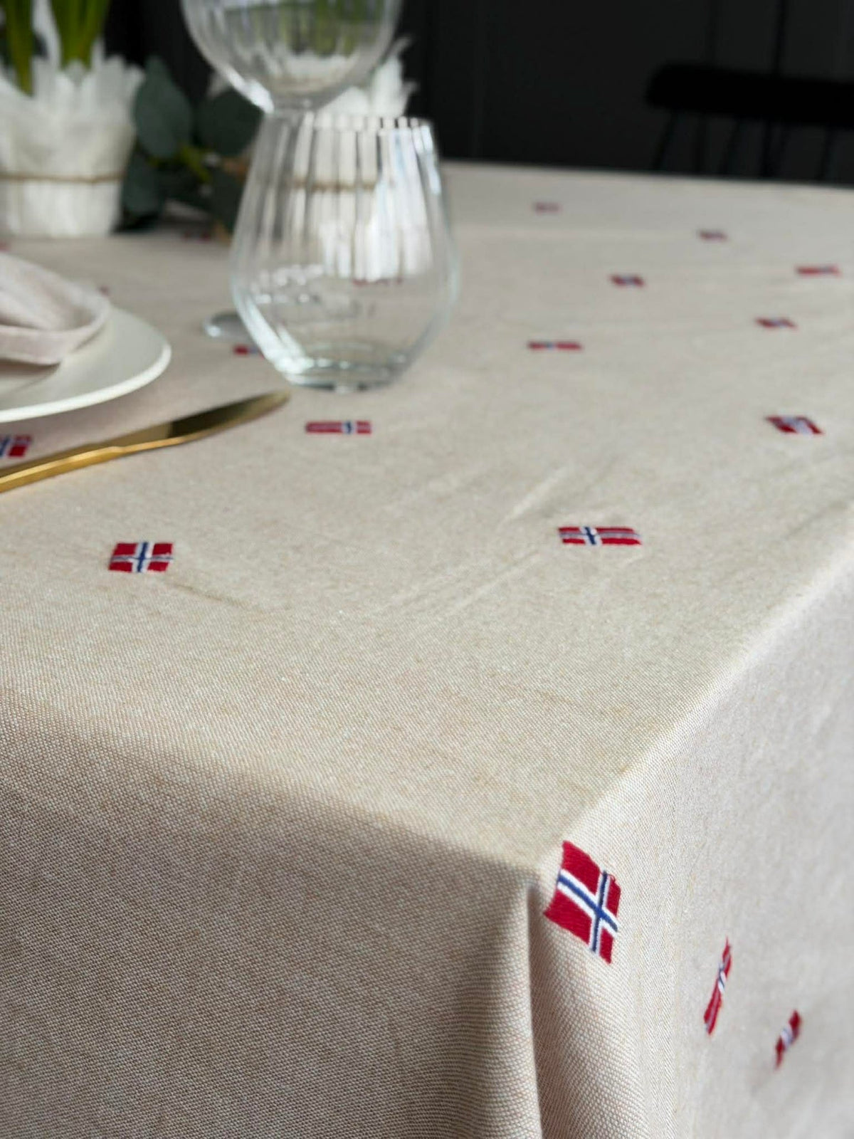 Tafelkleed met geborduurde Noorse vlag - Meerdere maten