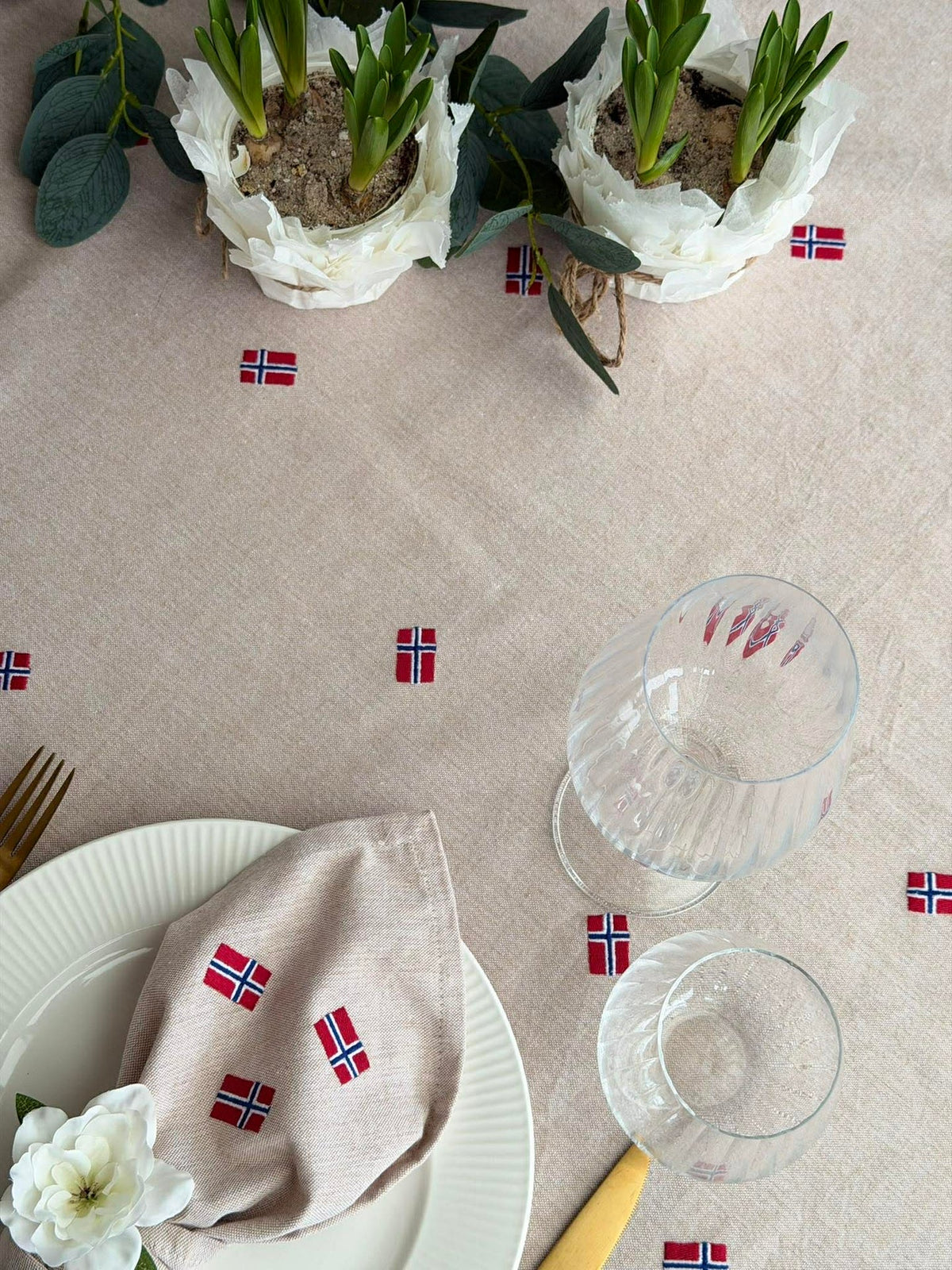 Tafelkleed met geborduurde Noorse vlag - Meerdere maten