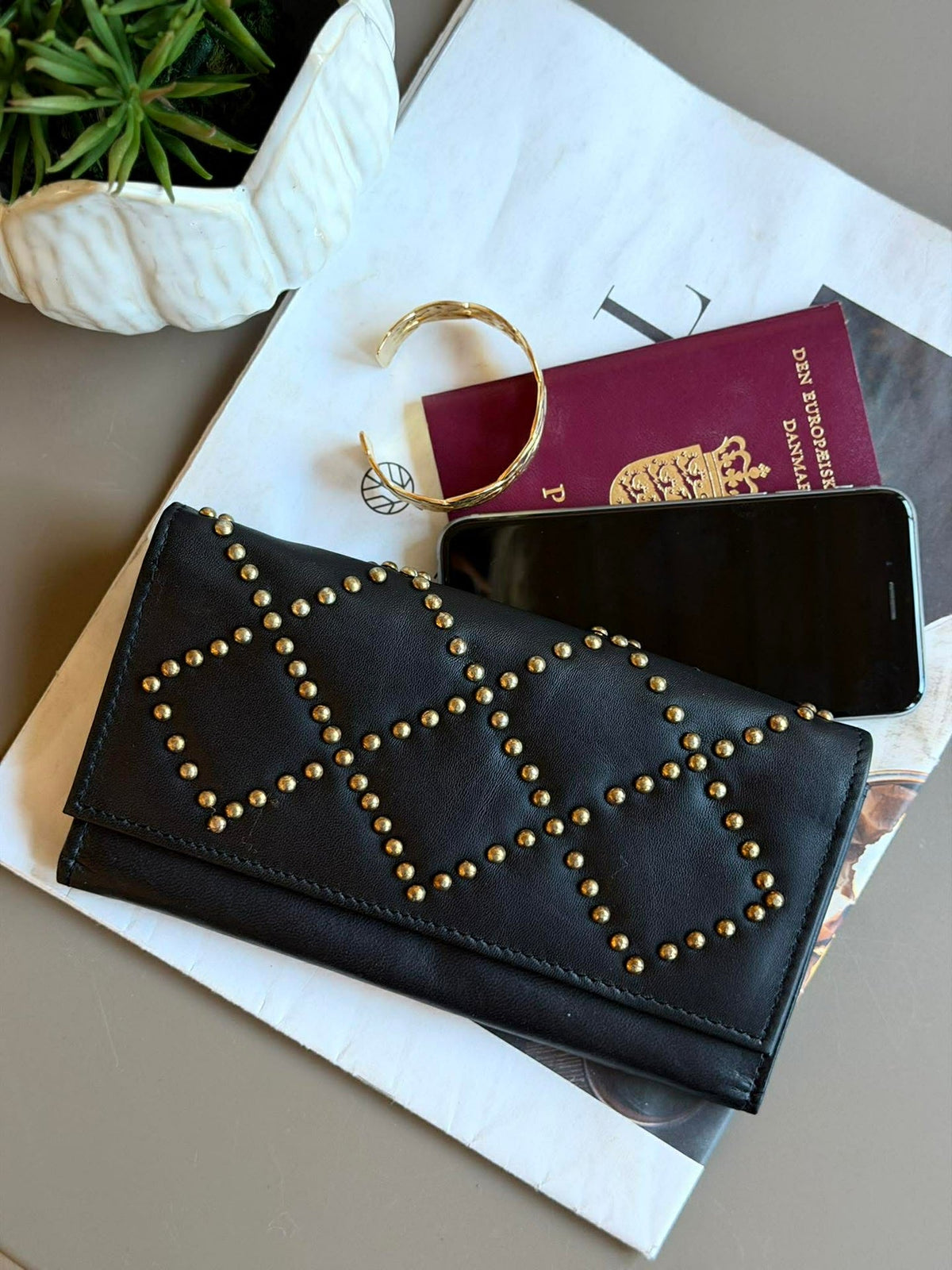 Clutch met studs - LIMA large black