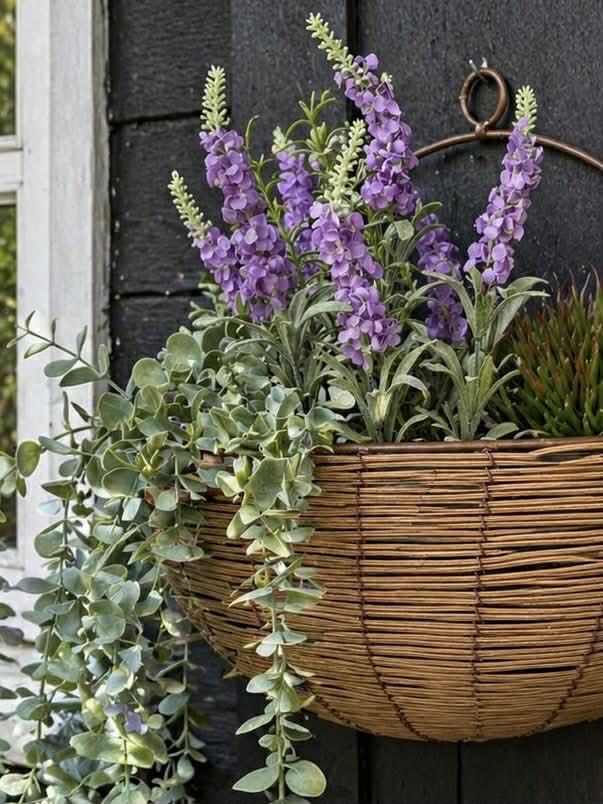 Wandgemonteerde plantenmand