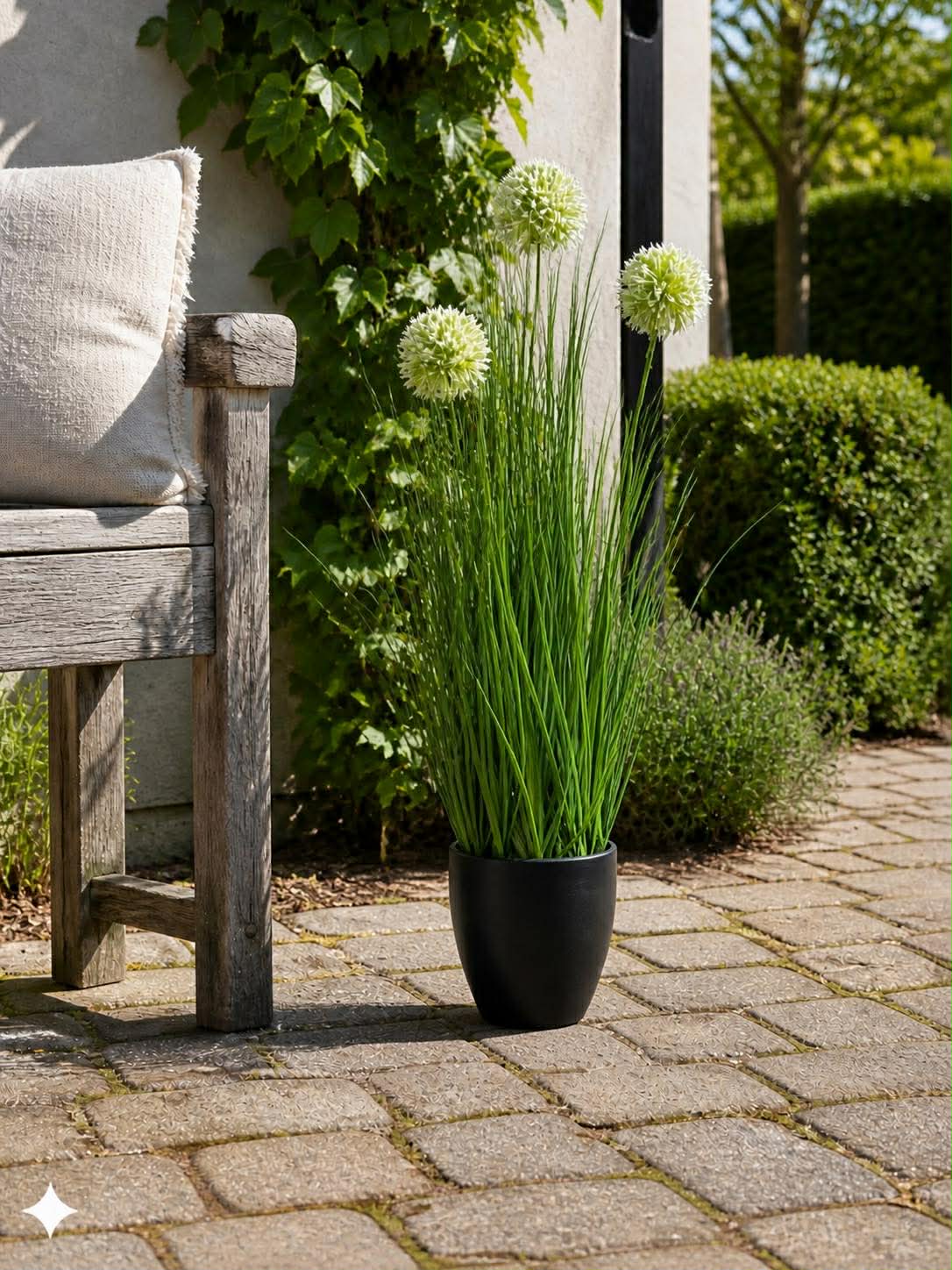 Gras en alliumbloemen in pot