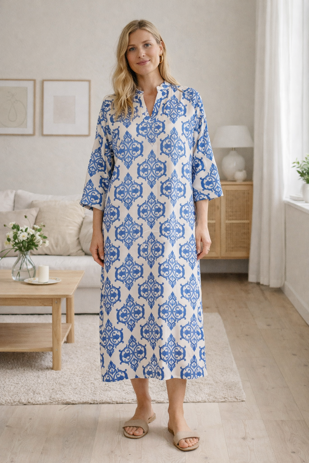 ZENTHA satijnen jurk - Off White Blue