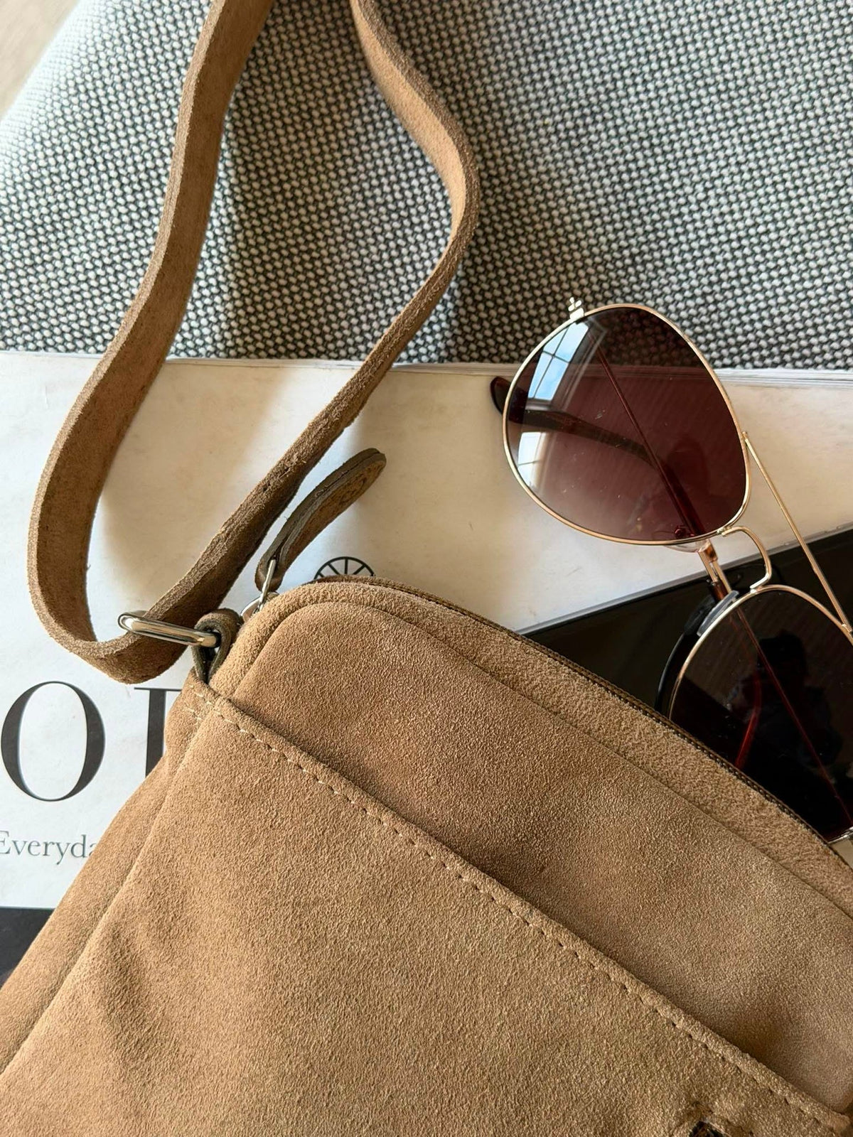Telefoontasje Daily - Suede beige
