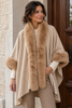 Poncho met bontkraag - Beige