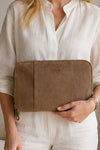 Clutch suède camel
