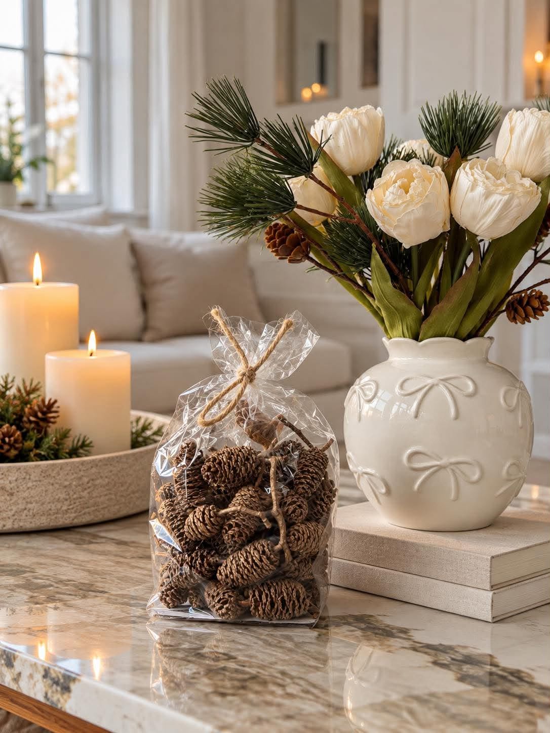 Decoratieve dennenappels met goud - 150 gram