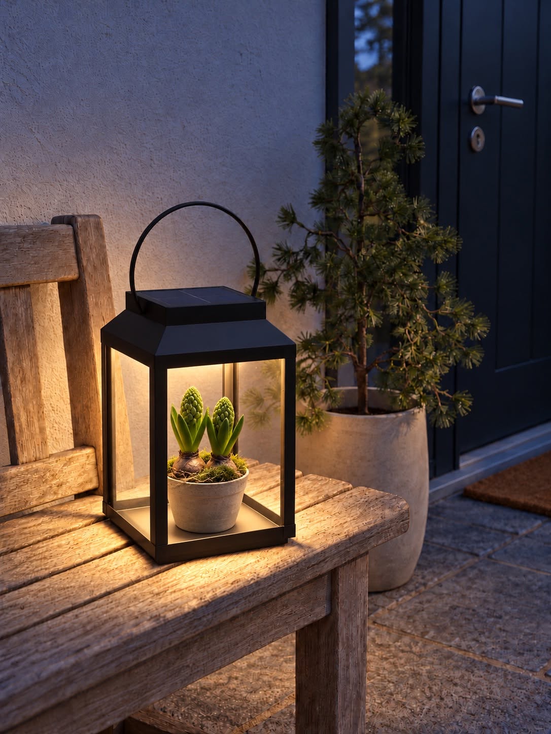 Lantaarn met zonnecellen – Zwart Metaal