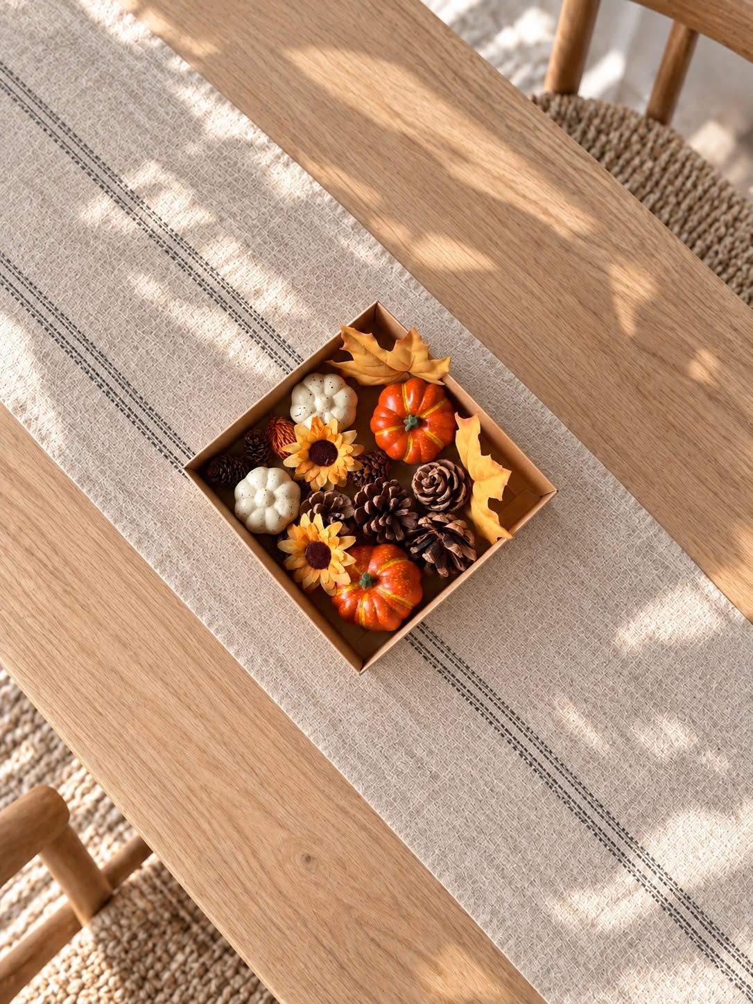 Kist met decoratiematerialen – Herfstdecoratie