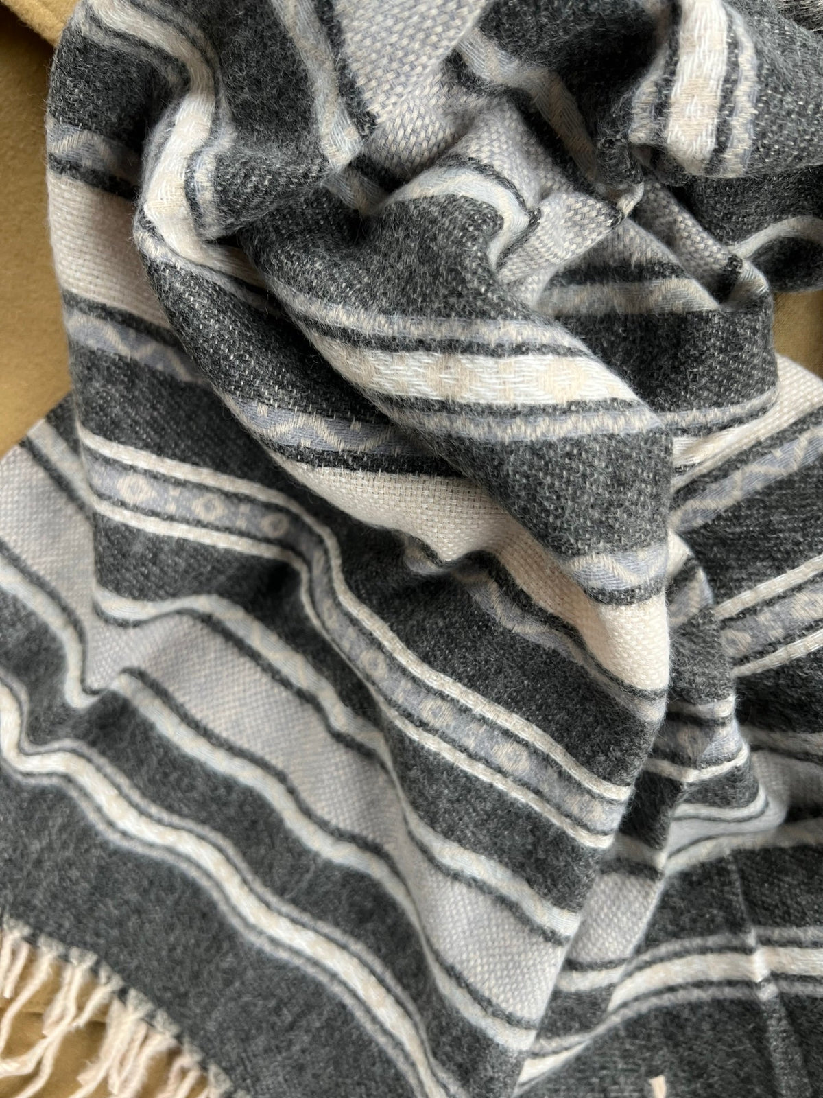 Sjaal Sasha - Black Strib