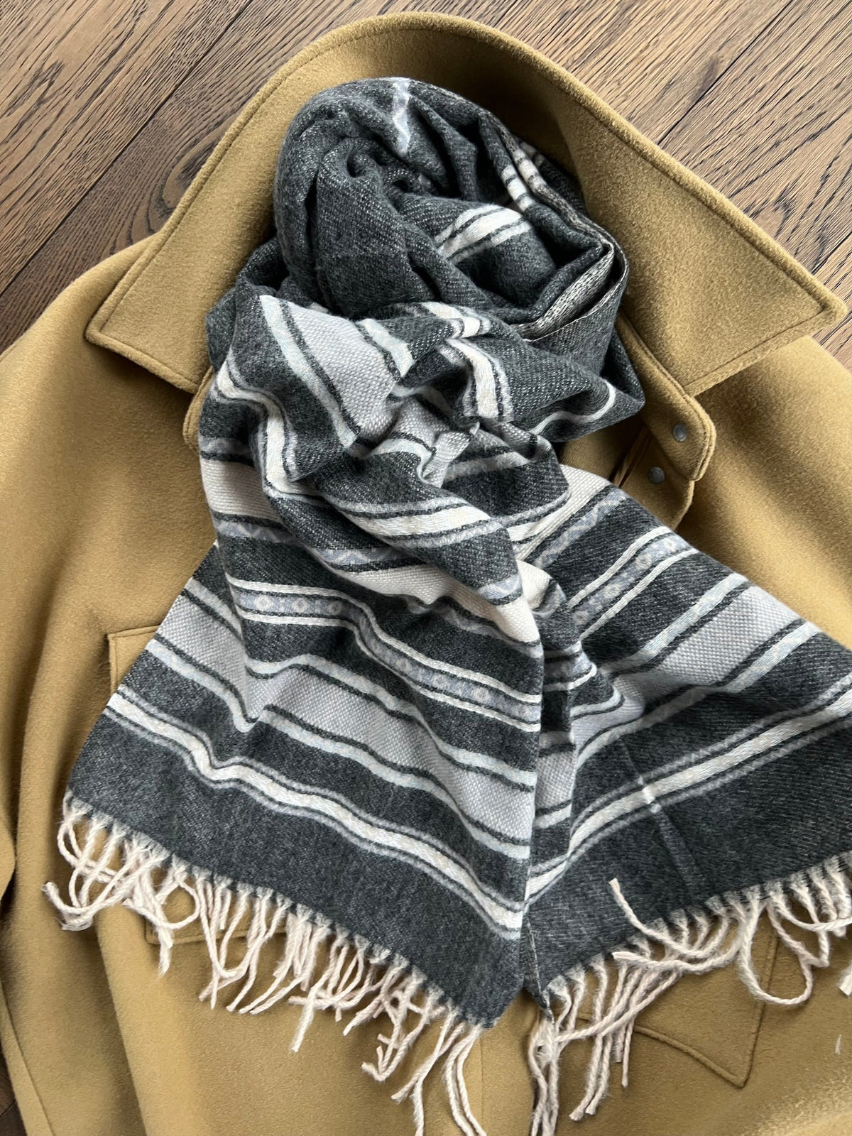 Sjaal Sasha - Black Strib