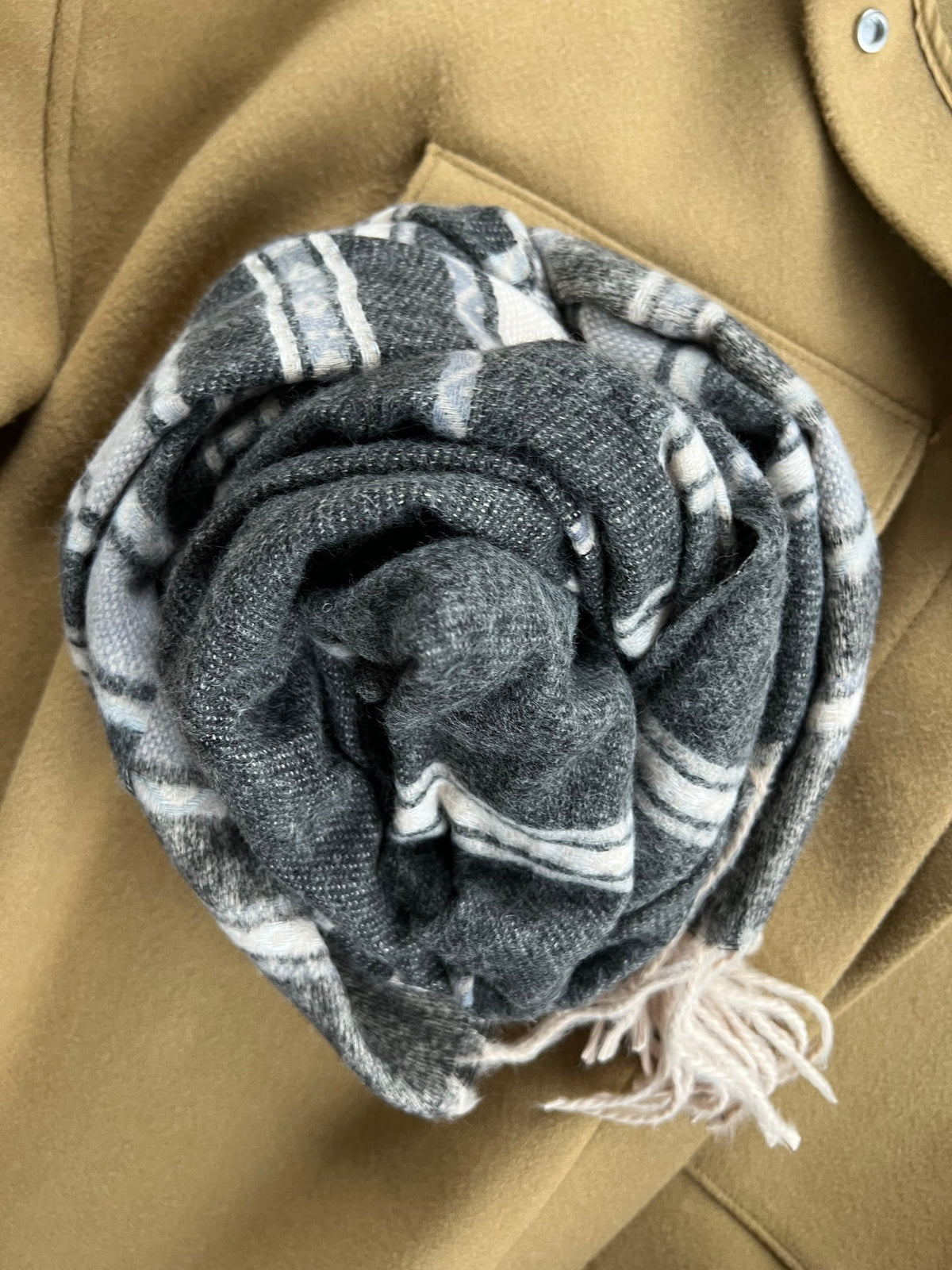 Sjaal Sasha - Black Strib