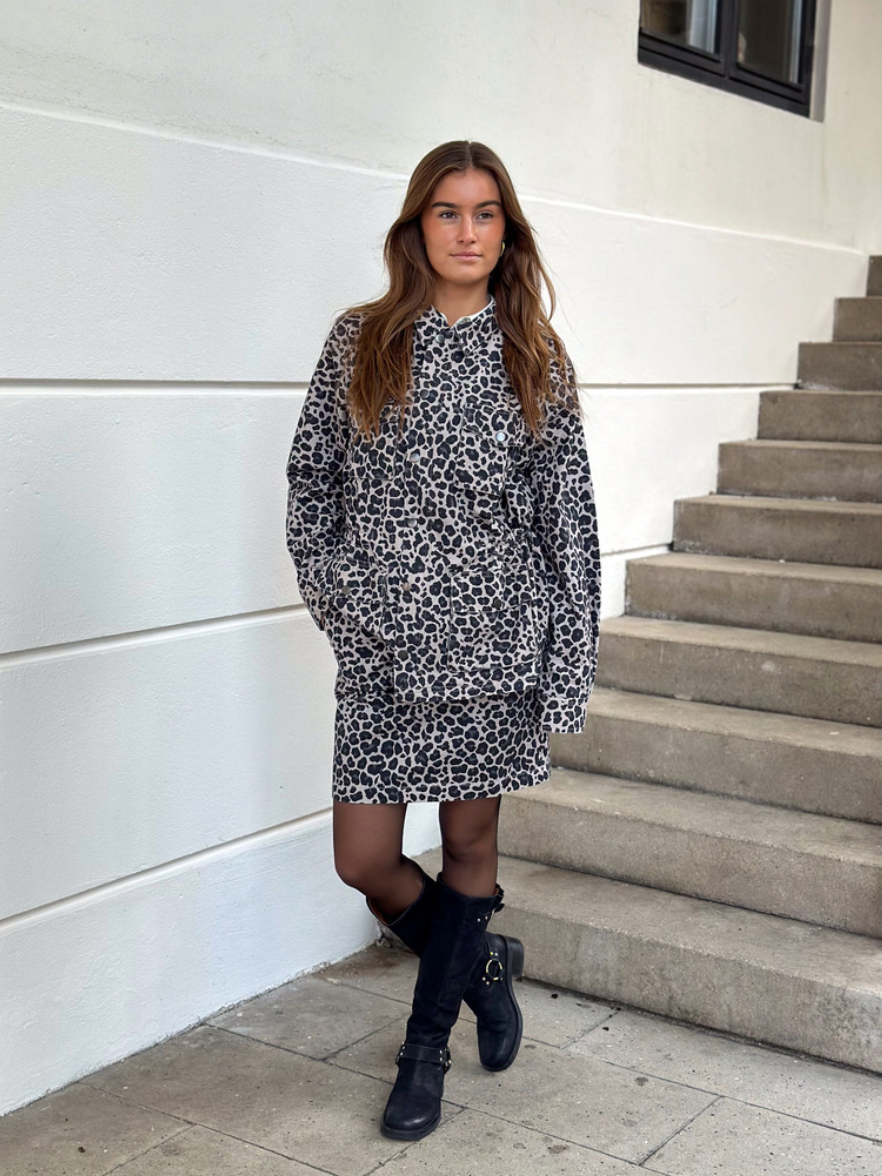 Jas Leopard Grey