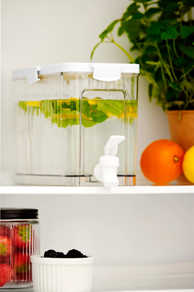 Dispenser met kraan voor koelkast