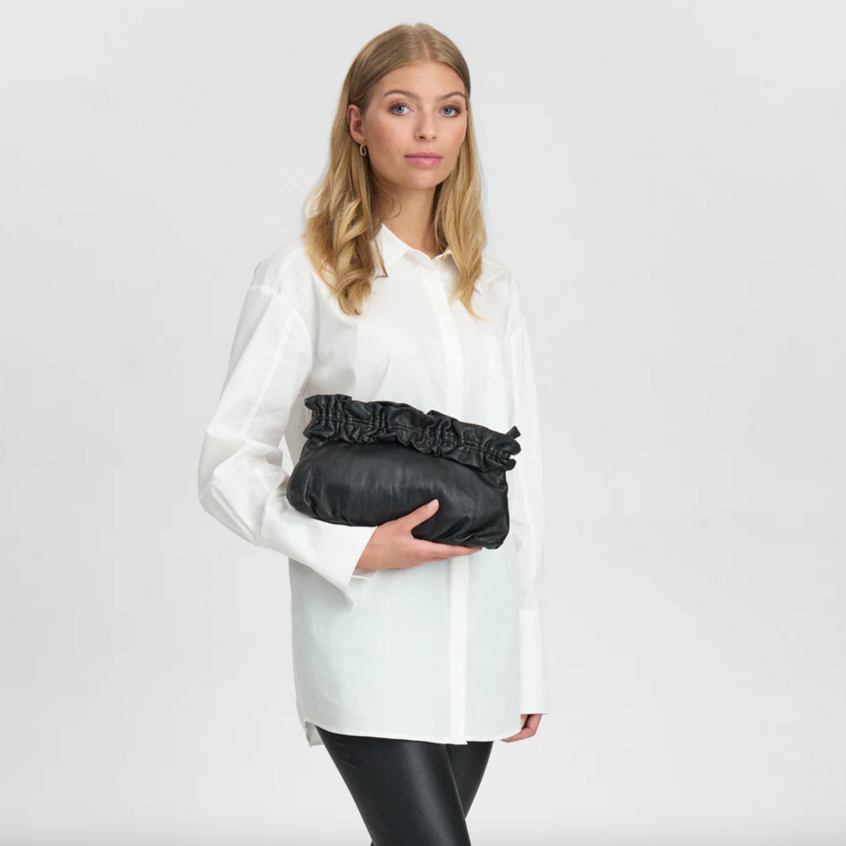 Clutch met ruffles Nero