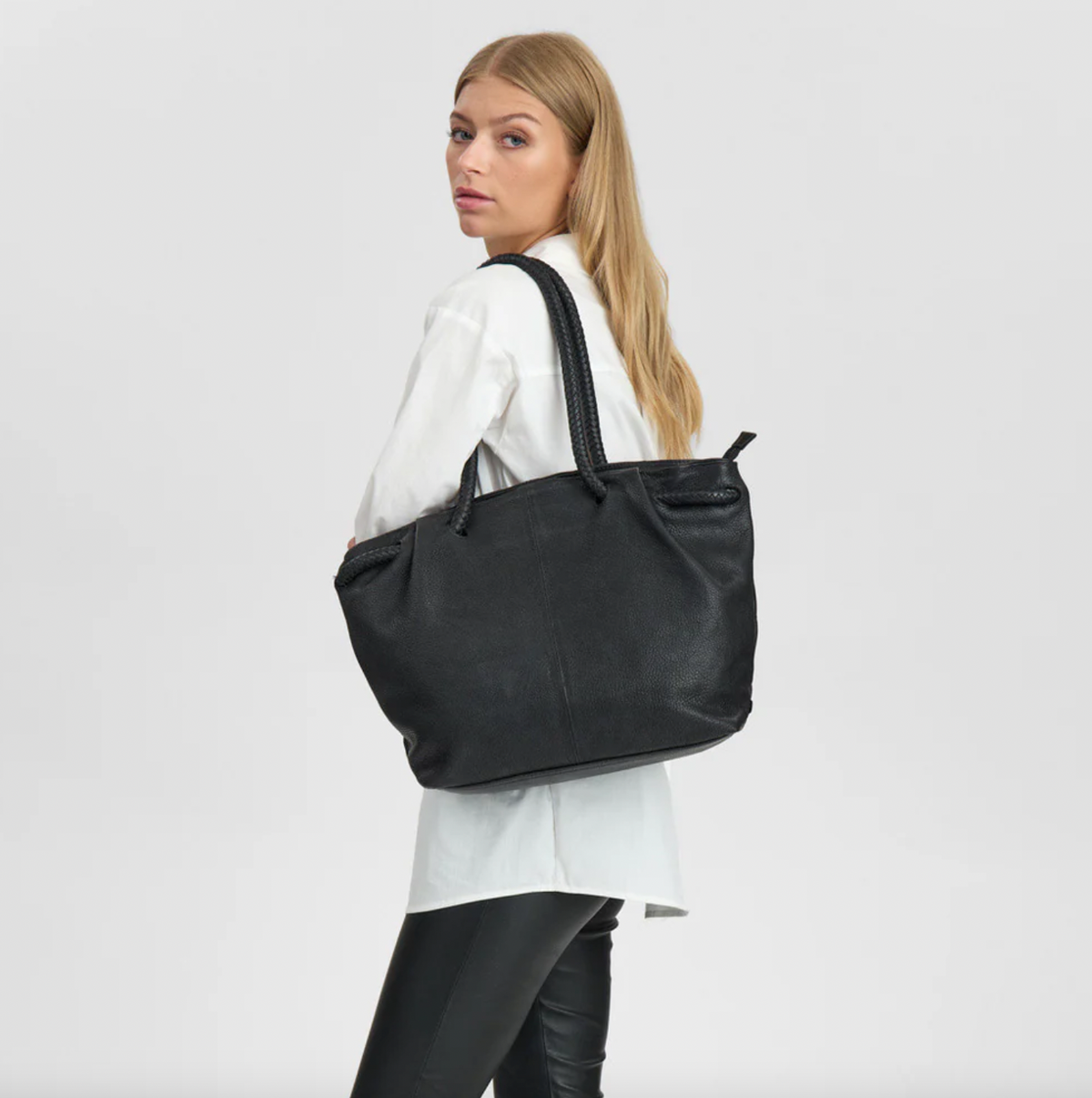 Schoudertas met mooie gevlochten band - Black