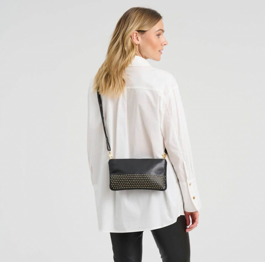 Clutch / leren tas met gouden studs