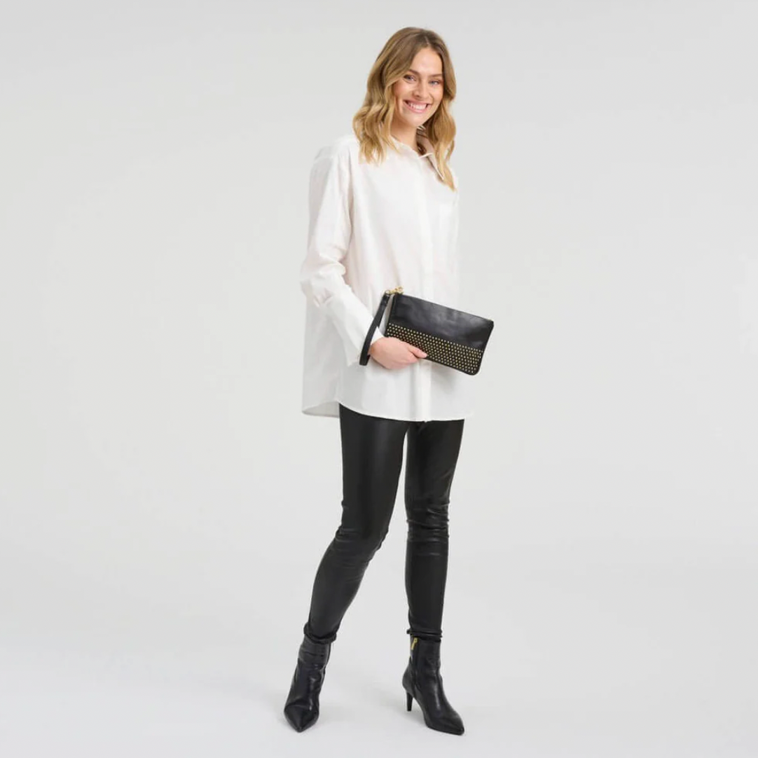 Clutch / leren tas met gouden studs
