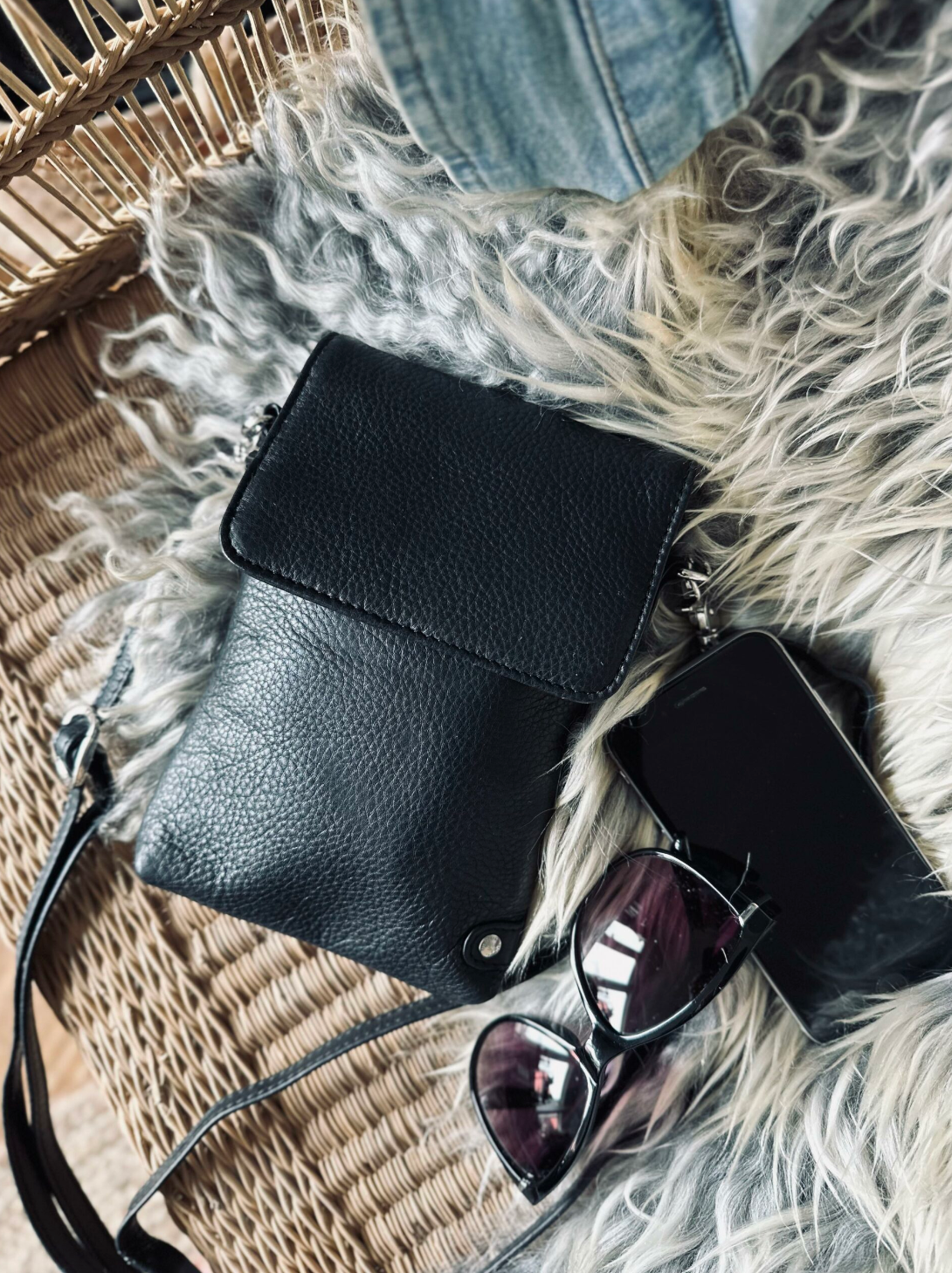 Telefoontasje Aura Black