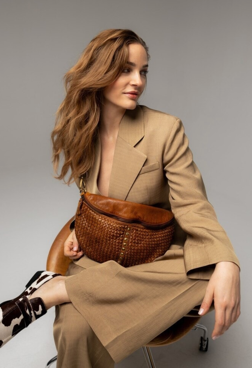 Bumbag JOMA vlechtwerk en studs - Cognac