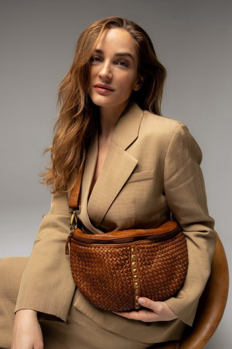 Bumbag JOMA vlechtwerk en studs - Cognac