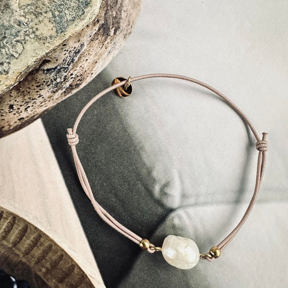Armbånd Fresia m. Ferskvandsperle - VIAMAJA.DK