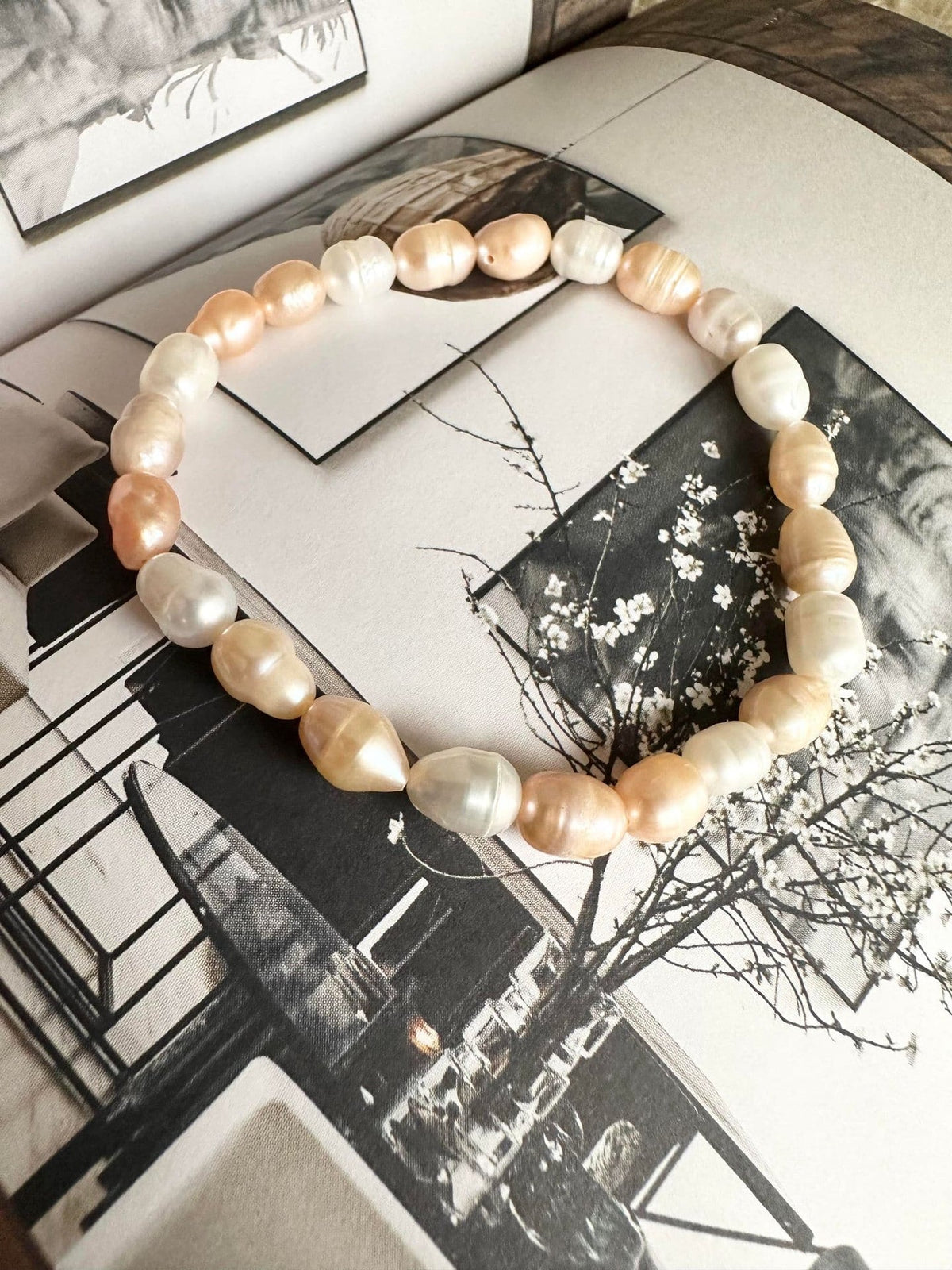 Armbånd Nadia m. 5mm ferskvandsperler – Beige mix - VIAMAJA.DK