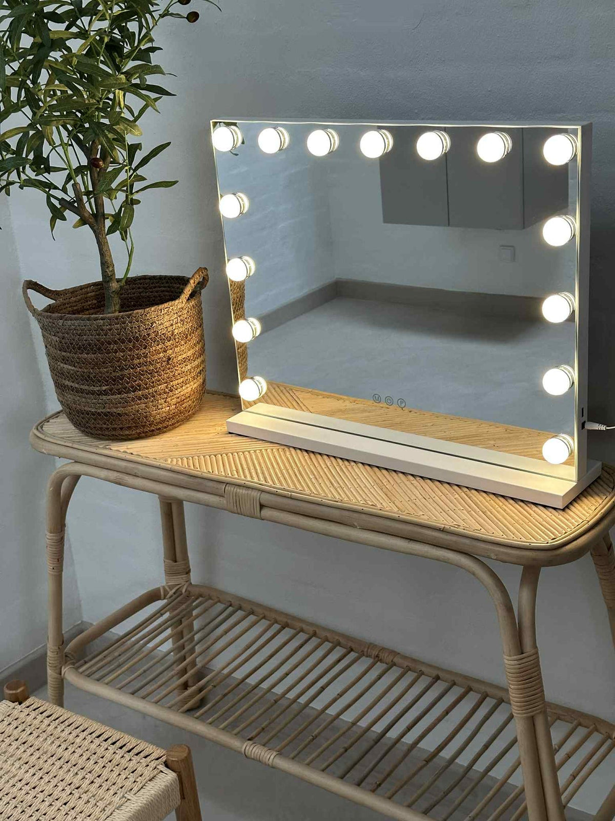 Hollywood make-upspiegel met verlichting
