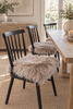 Zitvacht van licht mokka lamsvacht