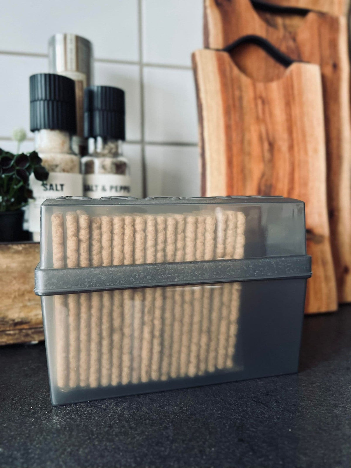 Box til knækbrød - Grå - VIAMAJA.DK