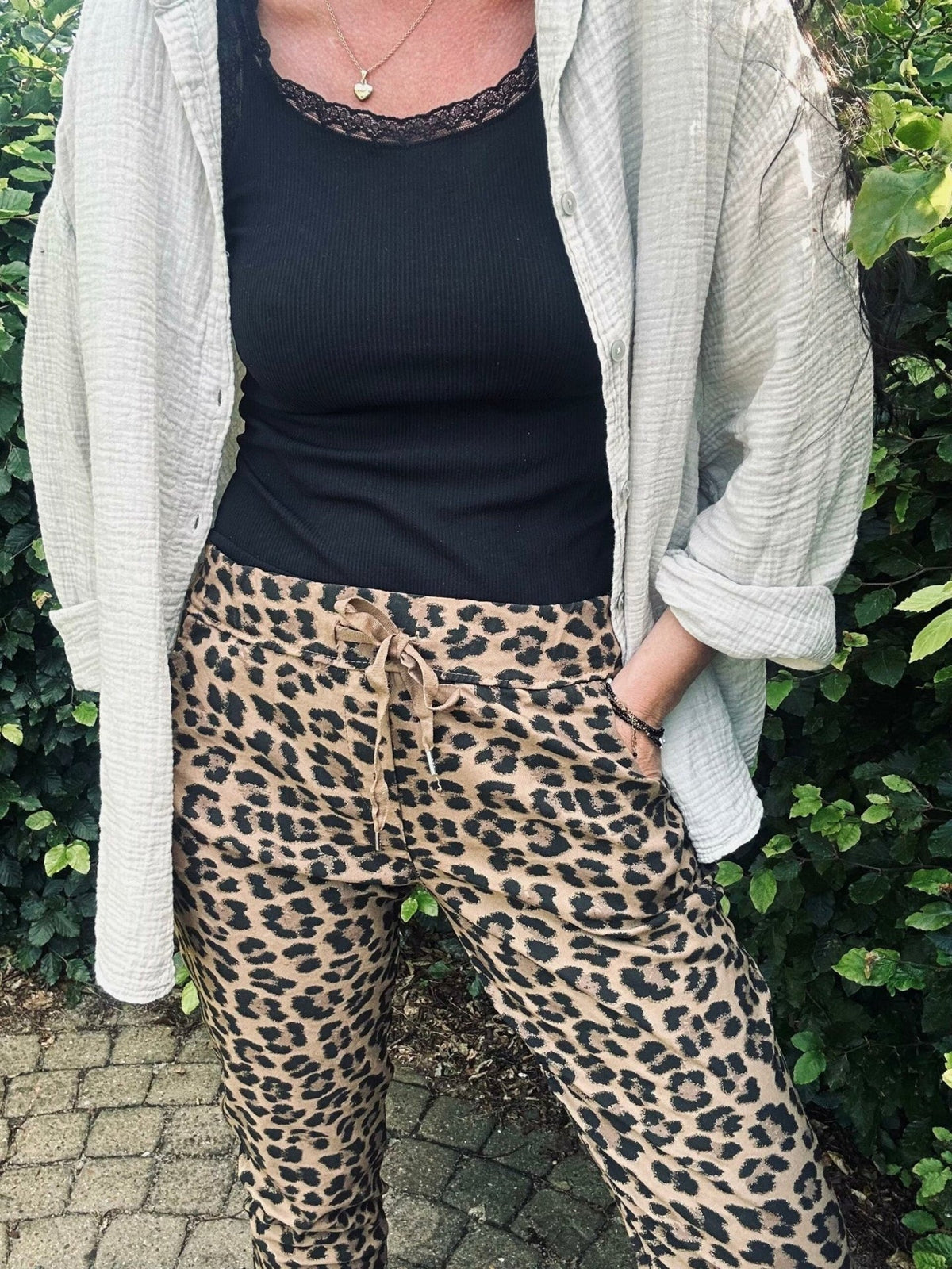 Bukser Leopard med stretch - VIAMAJA.DK
